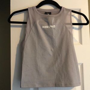 Cropped Nike tank
